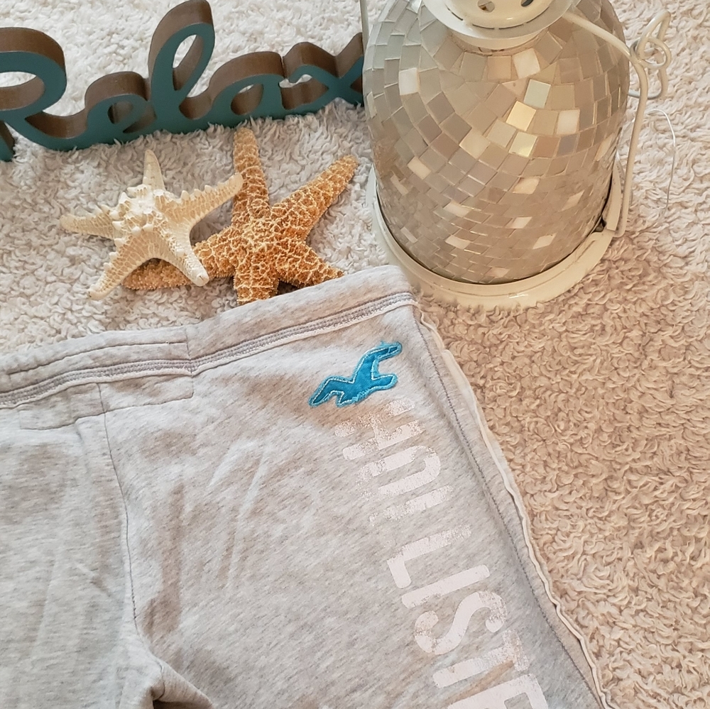 3/$8 Hollister shorts 🤙